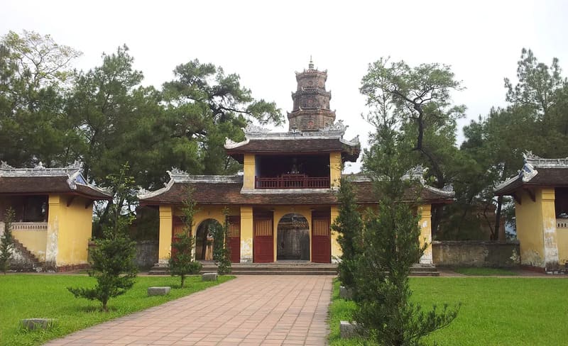 hue-thien-mu-pagoda-1